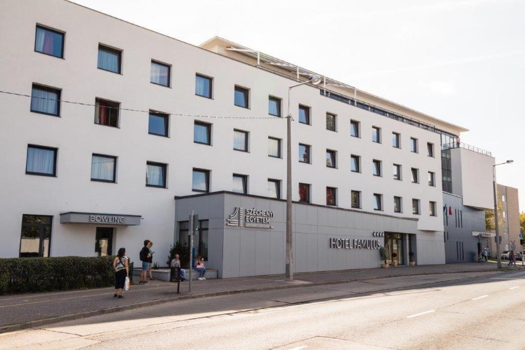 Hotel Famulus Győr Zewnętrze zdjęcie