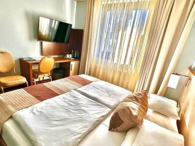 Hotel Famulus Győr Zewnętrze zdjęcie