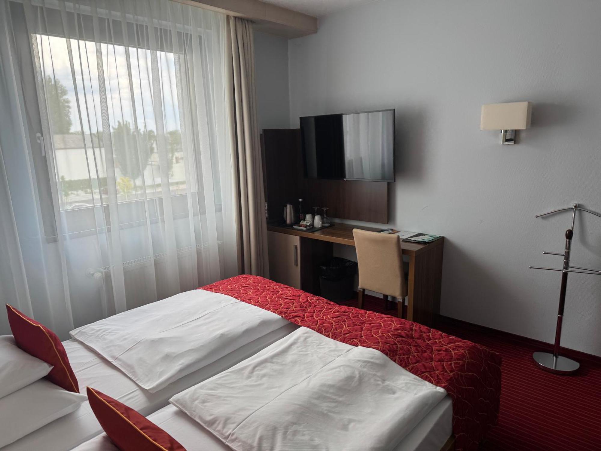 Hotel Famulus Győr Zewnętrze zdjęcie